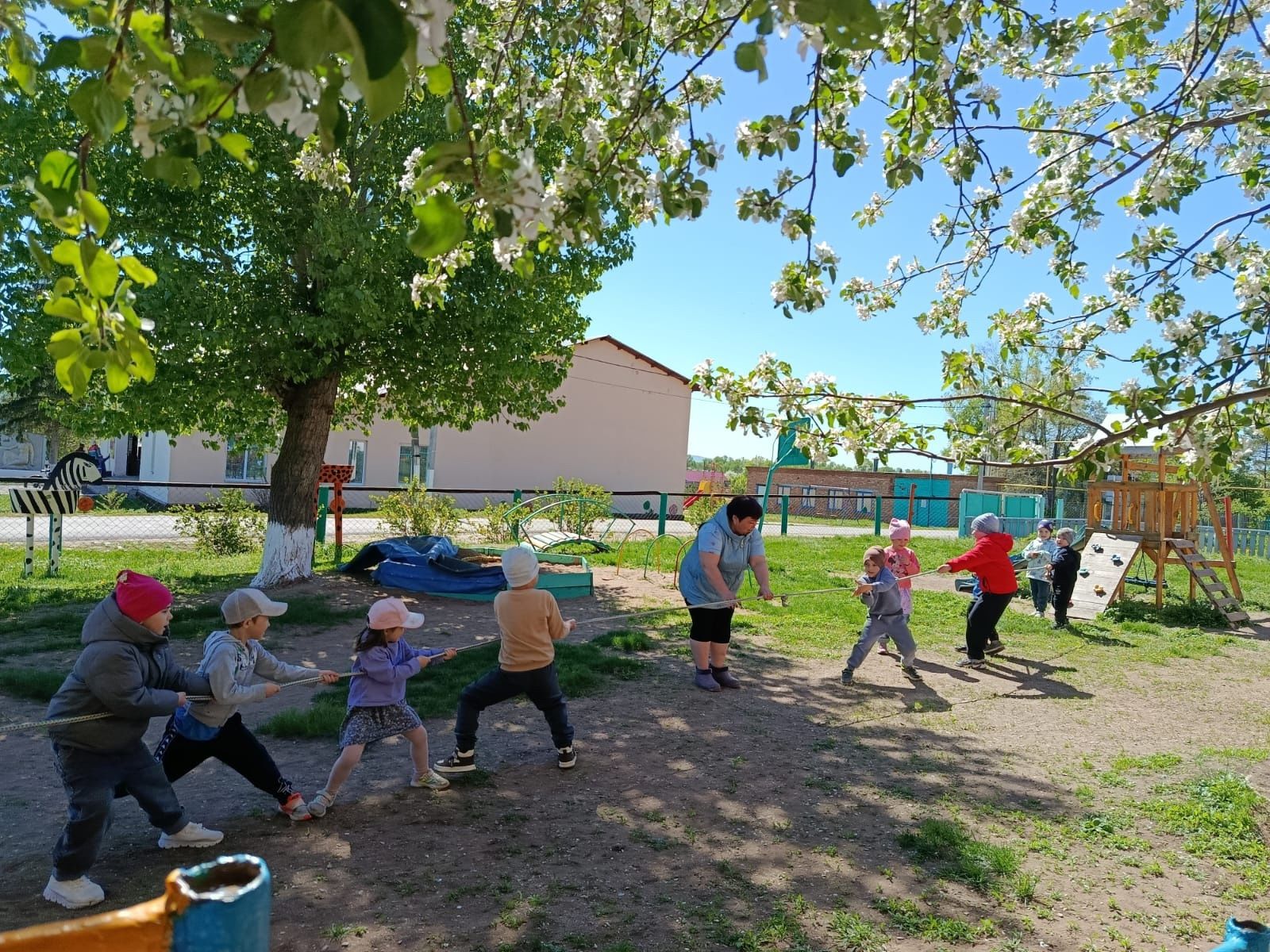 Яркая игровая программа для детей в Старо-Уруссинском СДК