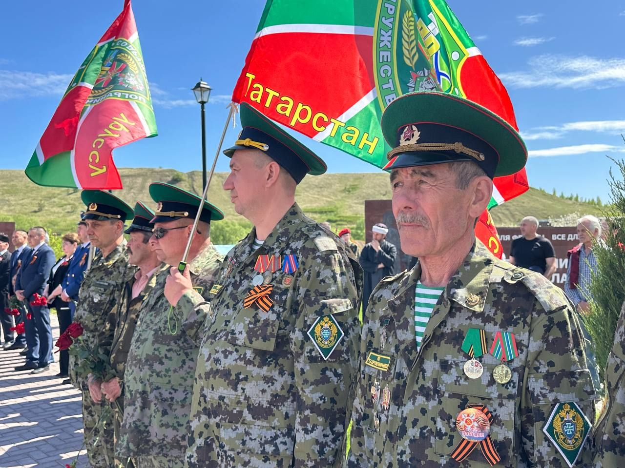 Мәңгелек ут яна мәңгегә, каһарманнар искә төшә шул мәлдә...