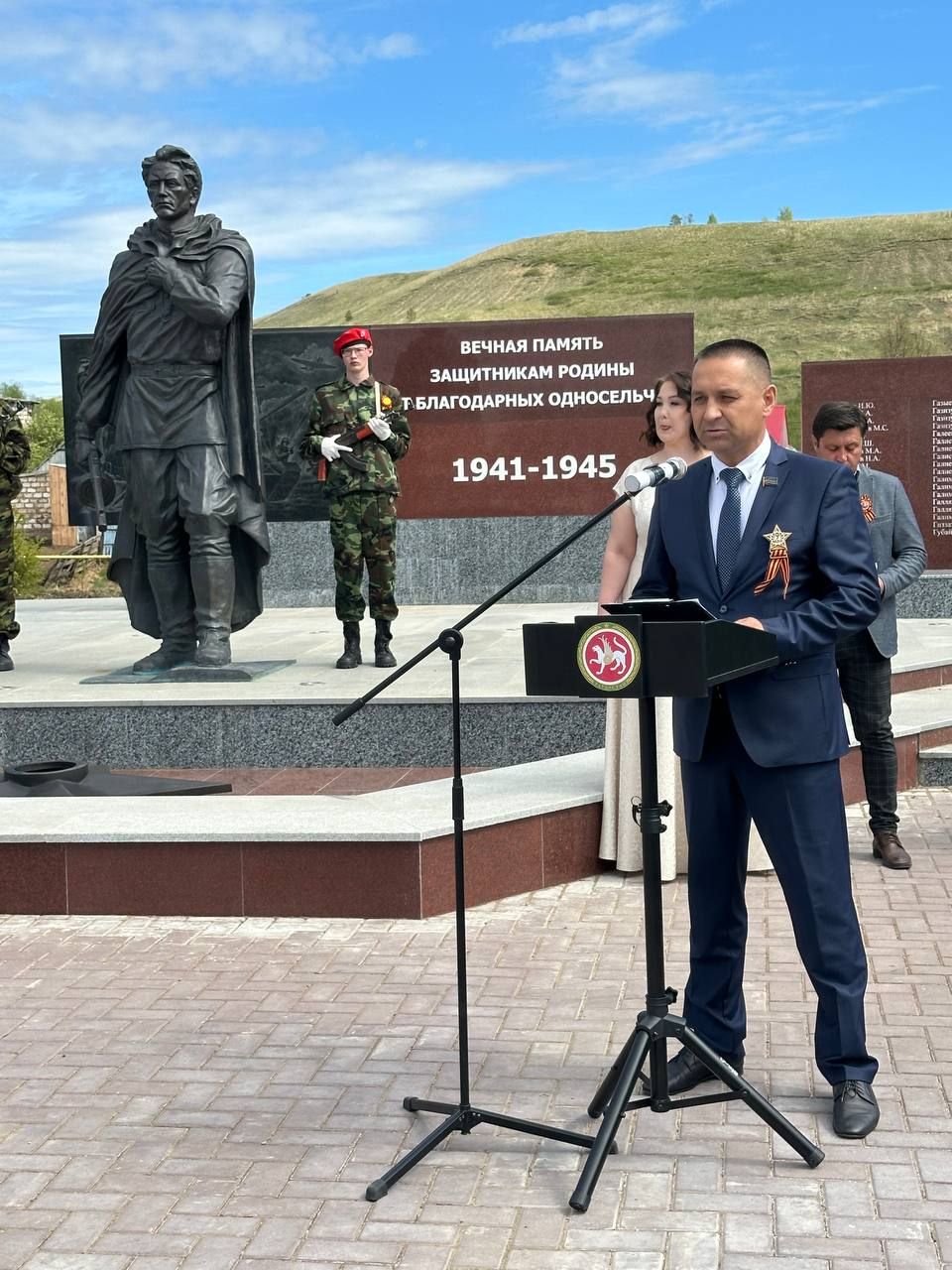 Мәңгелек ут яна мәңгегә, каһарманнар искә төшә шул мәлдә...
