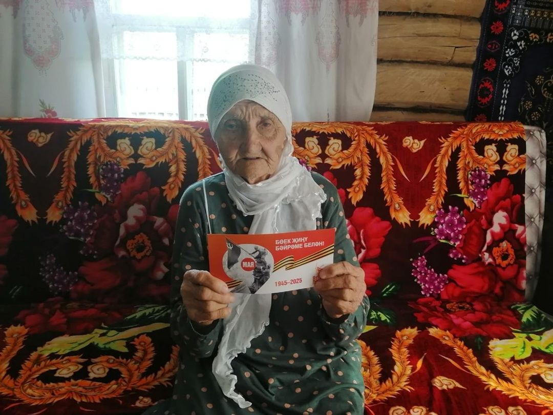 Волонтеры поздравляют «детей войны»
