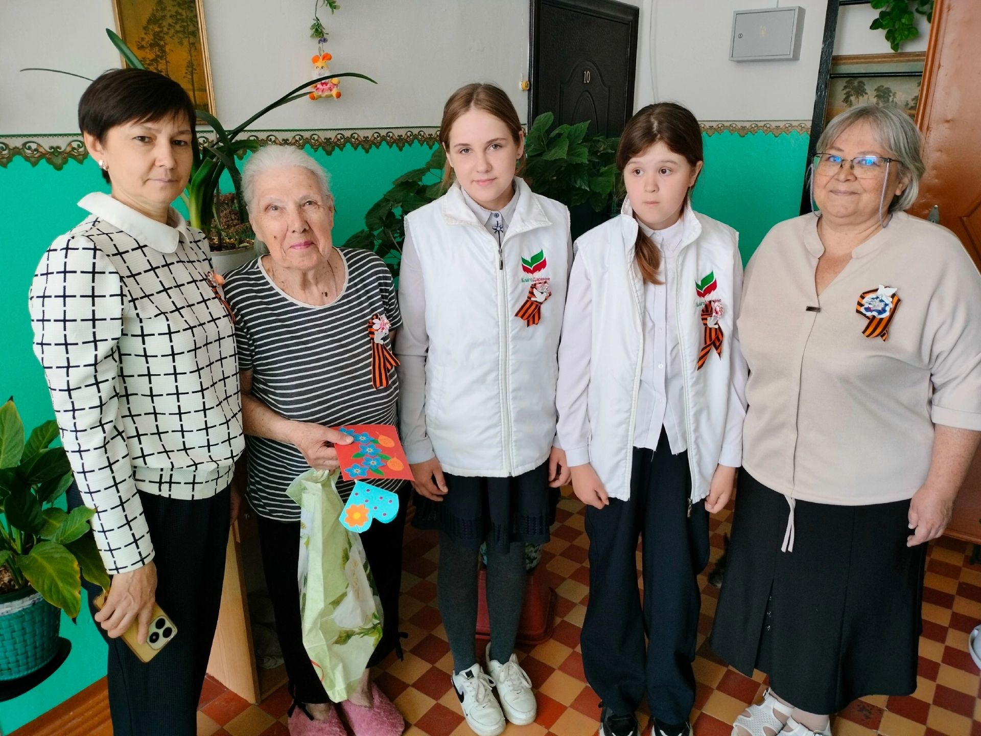 Акция «Поздравления детей войны на дому»
