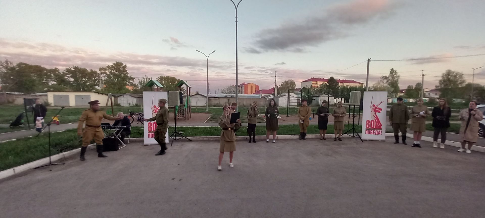 Незабываемый вечер под открытым небом: акция «Поём двором» очаровала Уруссу!