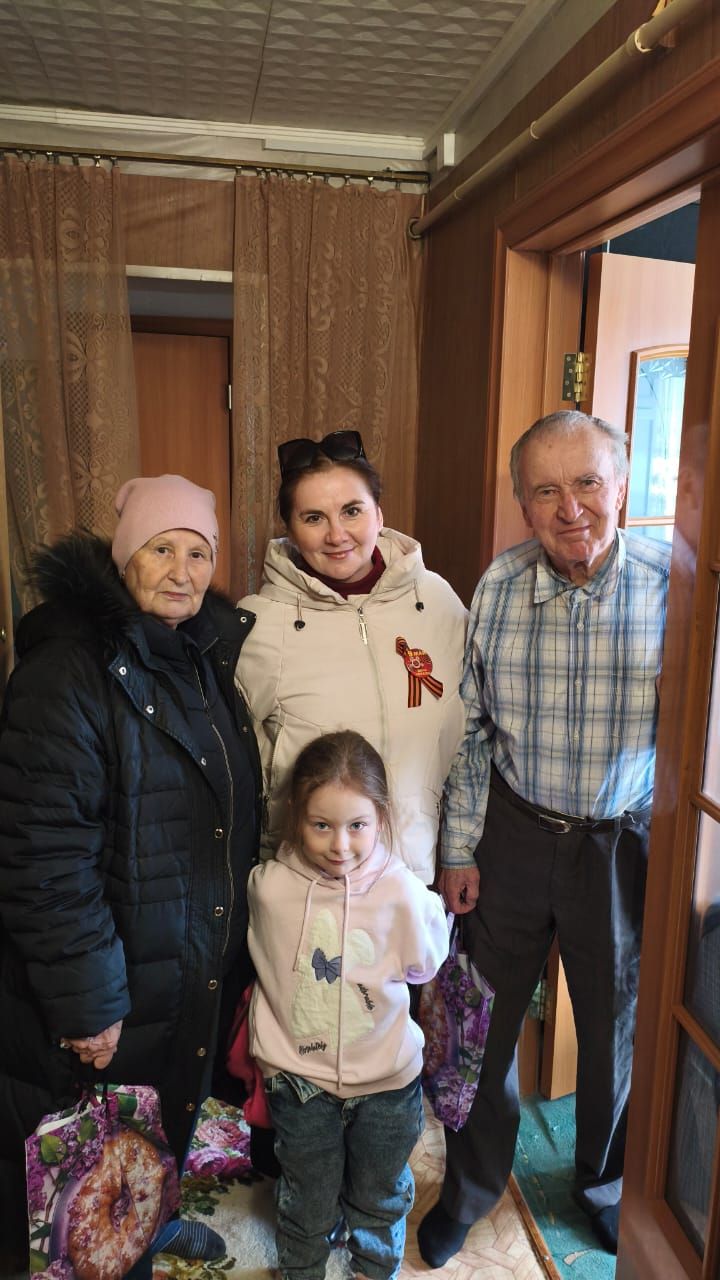 Активисты ТОС Ютазинского района поздравили ветеранов и детей войны с Днём Победы