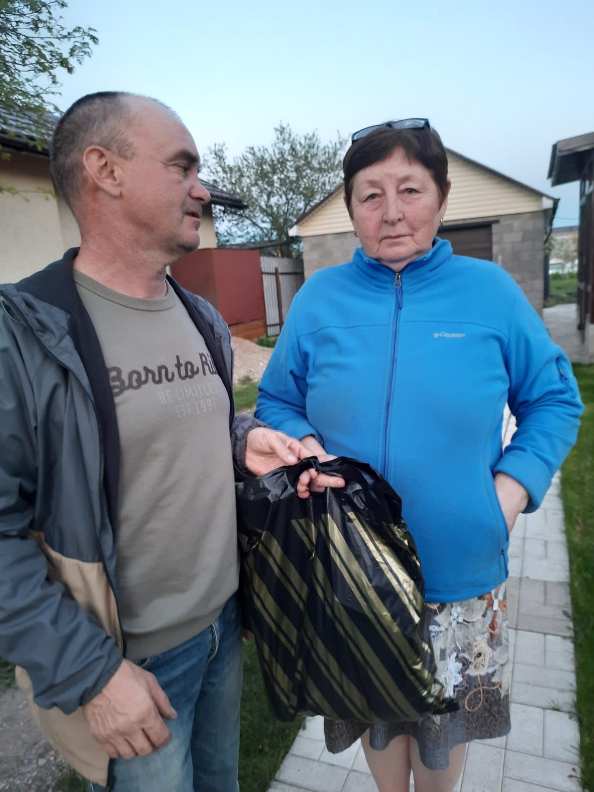 Активисты ТОС Ютазинского района поздравили ветеранов и детей войны с Днём Победы