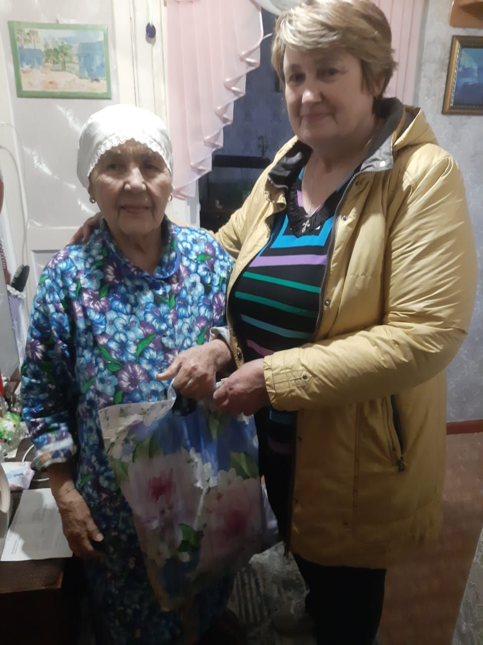 Активисты ТОС Ютазинского района поздравили ветеранов и детей войны с Днём Победы