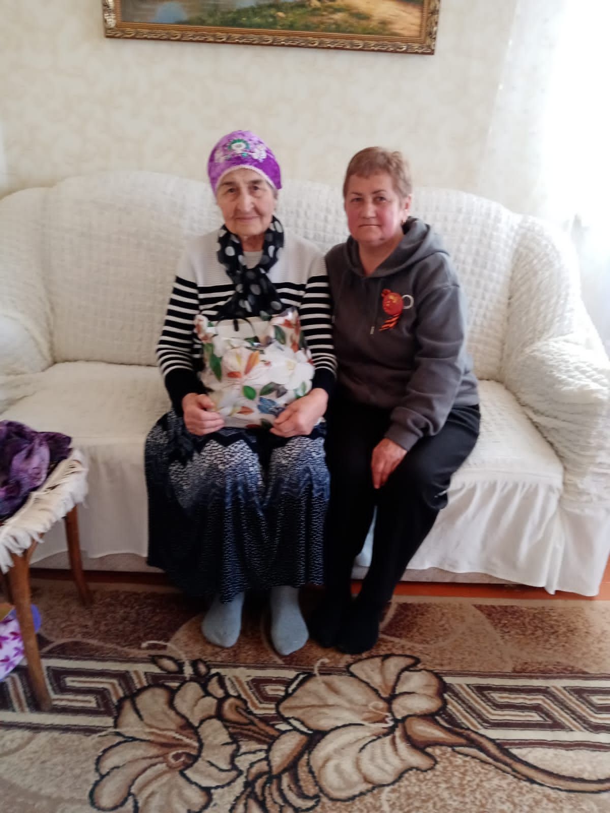 Активисты ТОС Ютазинского района поздравили ветеранов и детей войны с Днём Победы