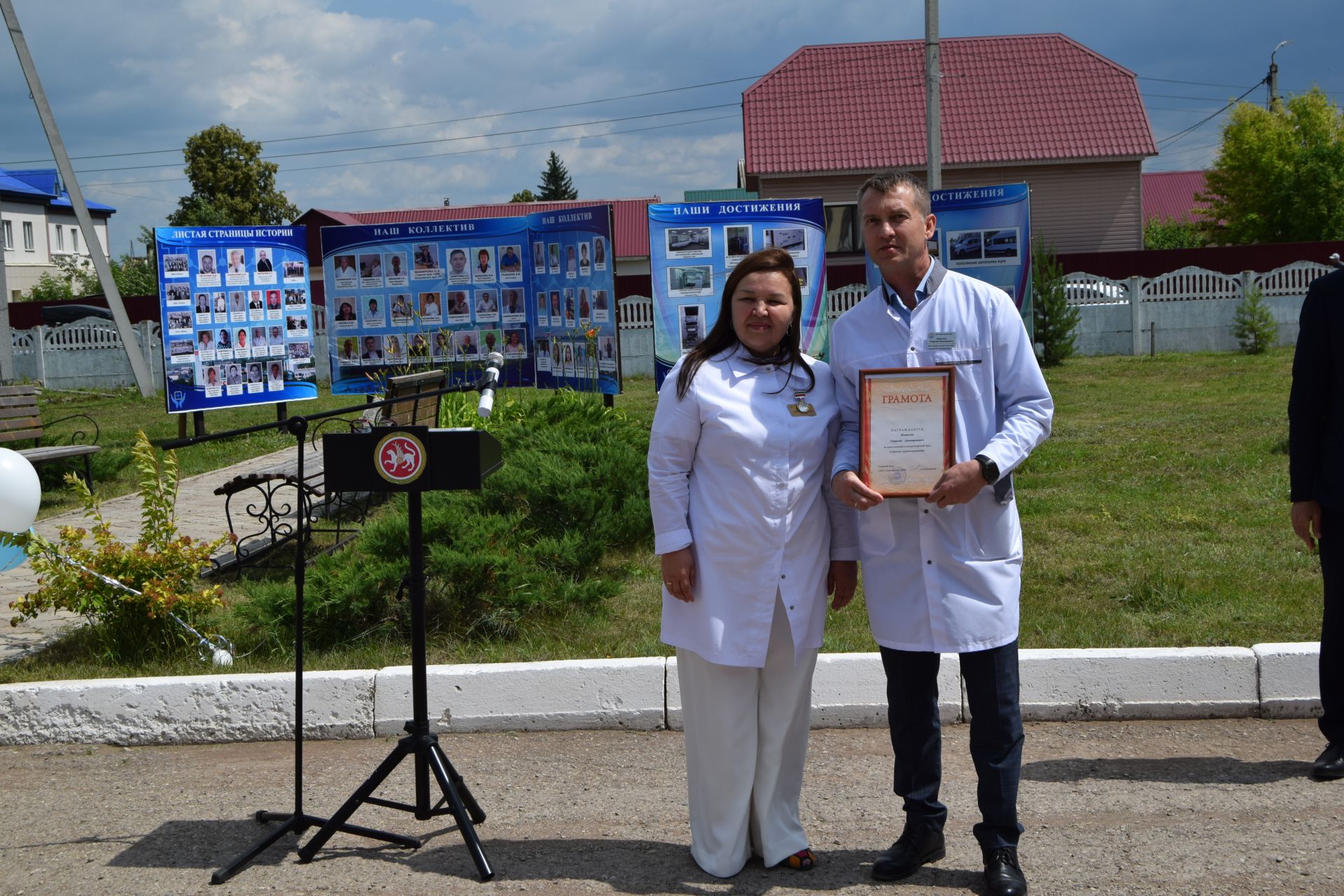 Ангелы в белых халатах отметили профессиональный праздник