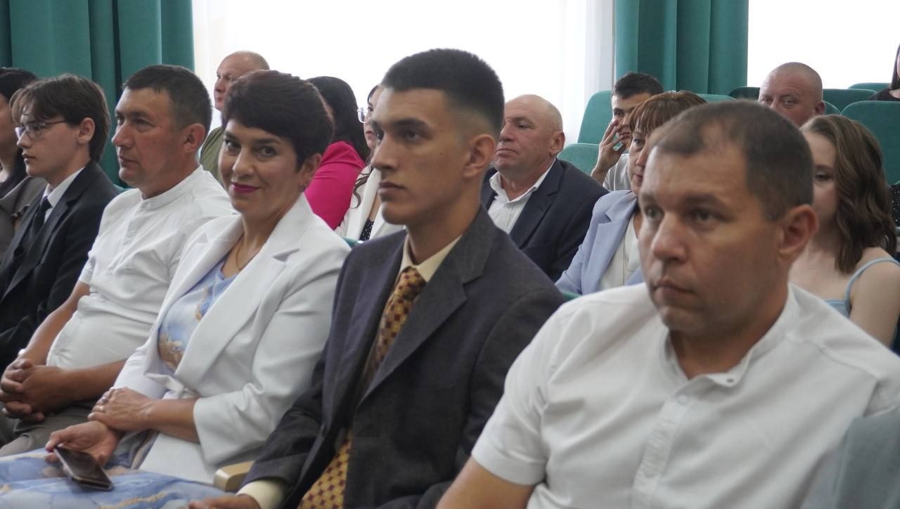 Выпускники, в добрый путь! Удачи и везения вам!