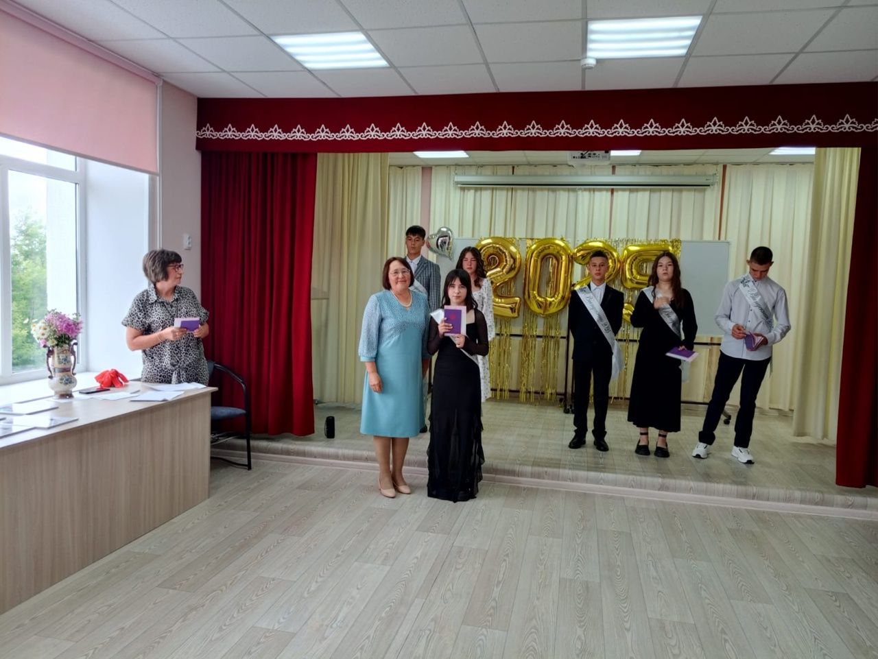 Торжественная церемония вручения аттестатов в школе им. Г. Вильданова