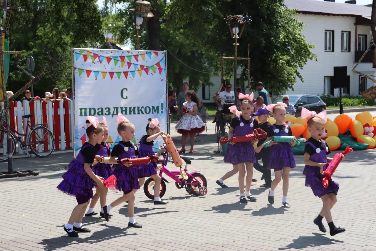 День защиты детей на площади РДК
