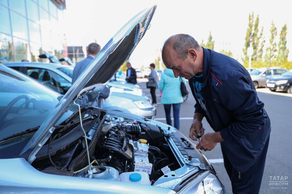 Автоэксперт предупредил о рисках покупки автомобиля с пробегом