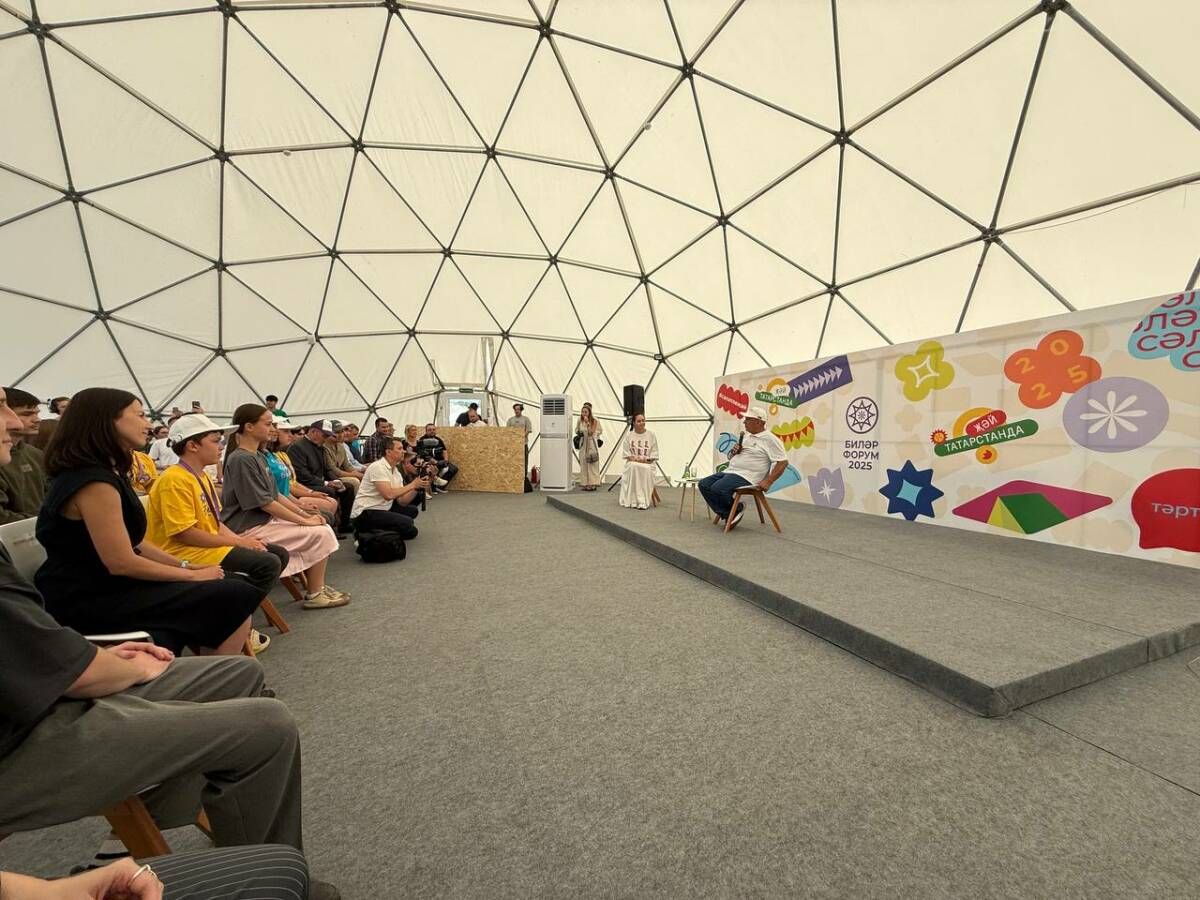 Рустам Минниханов на форуме «Сәләт»