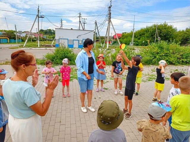 «Светофор»: игра по ПДД для дошколят