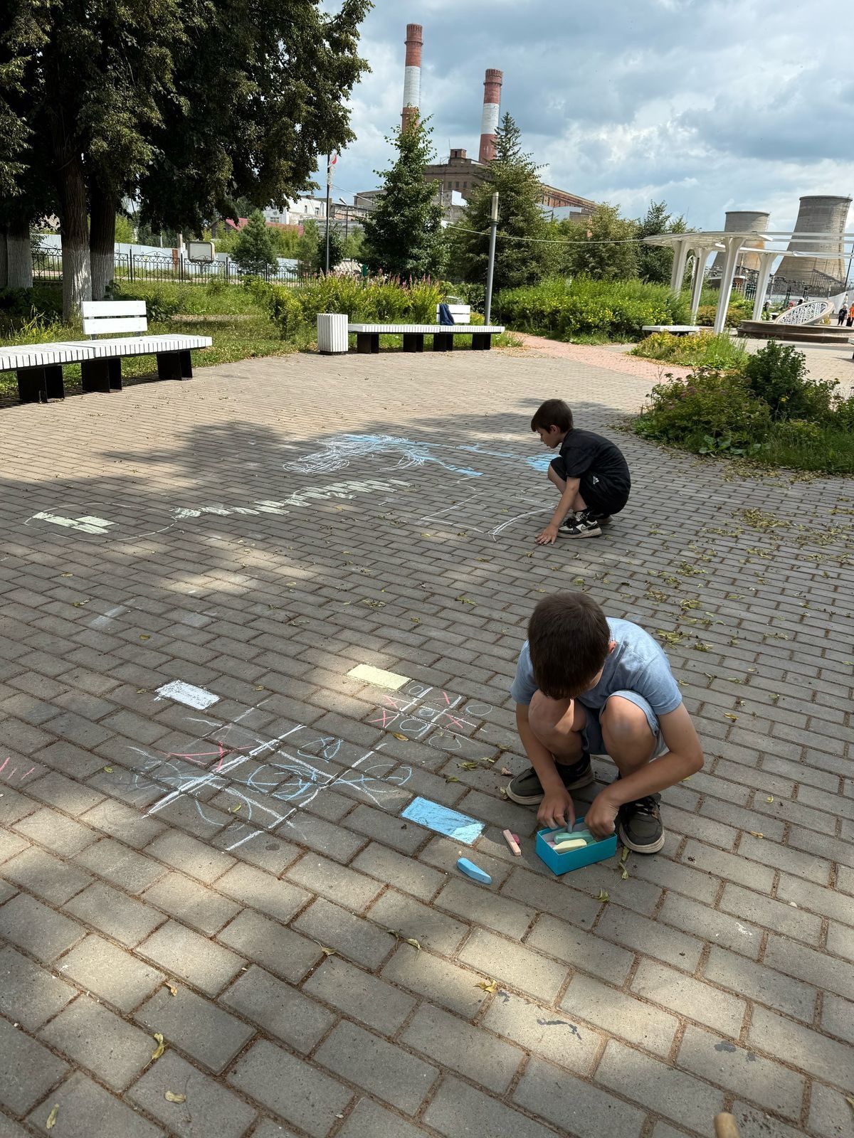 Пришкольный лагерь: Смех, творчество и дружба!