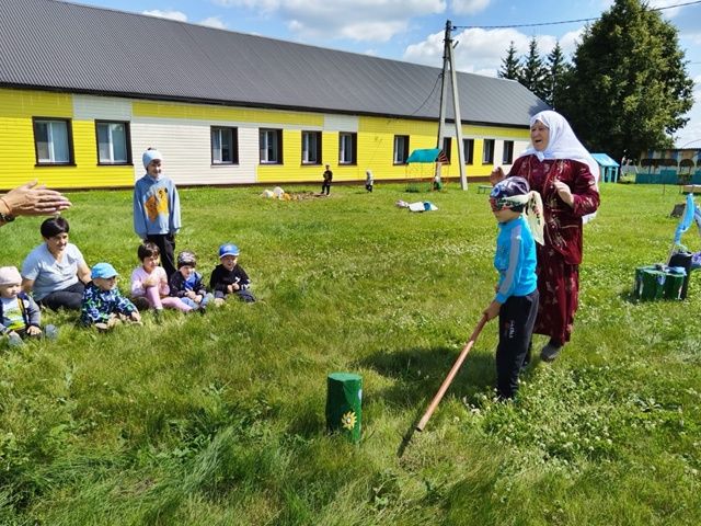 Познавательно-игровая программа «Где обычаи чтут, там весело живут»