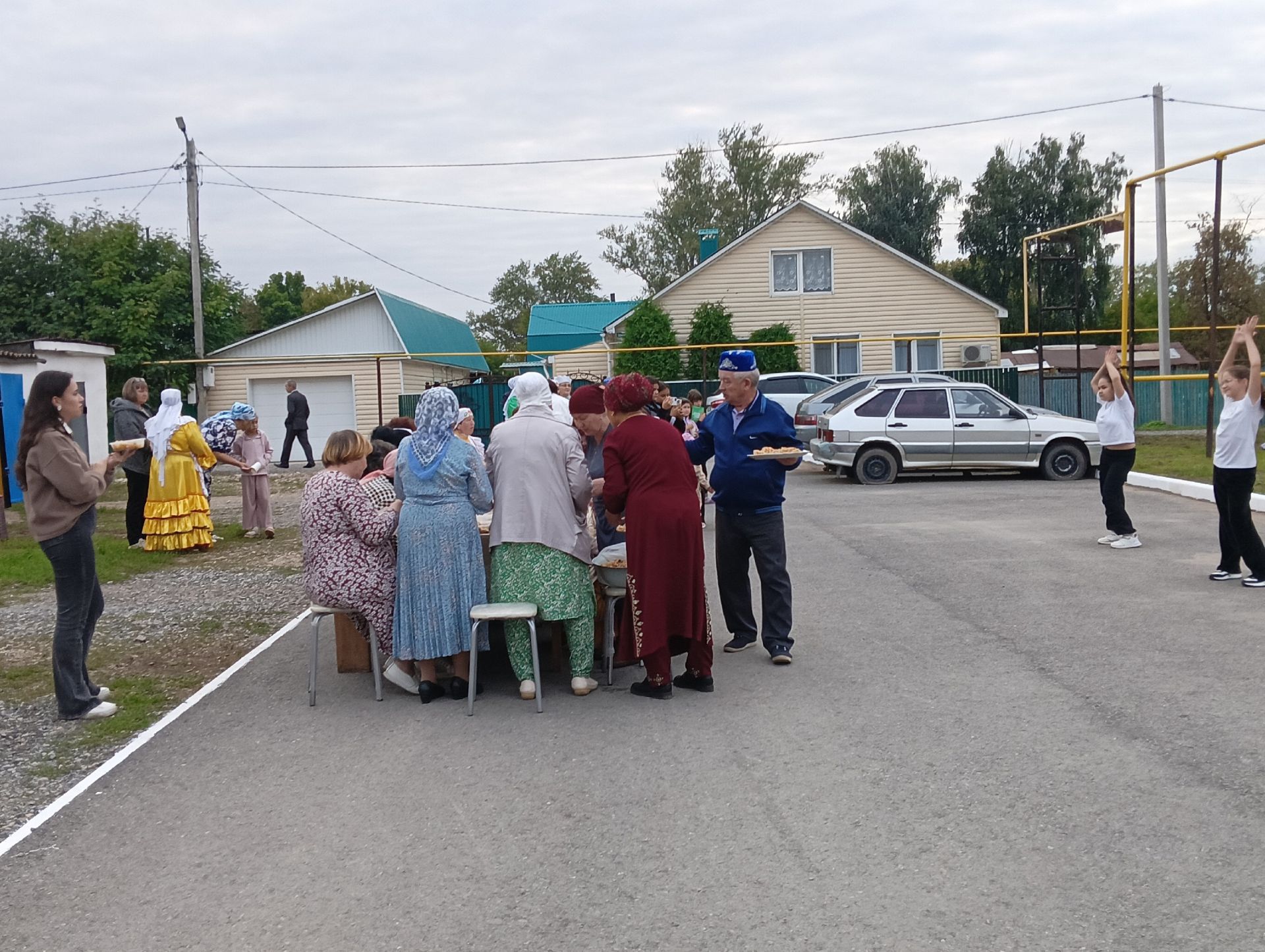 Улица дружбы и добрососедства                                                                                                      В Абсалямово отметили праздник улицы Советской
