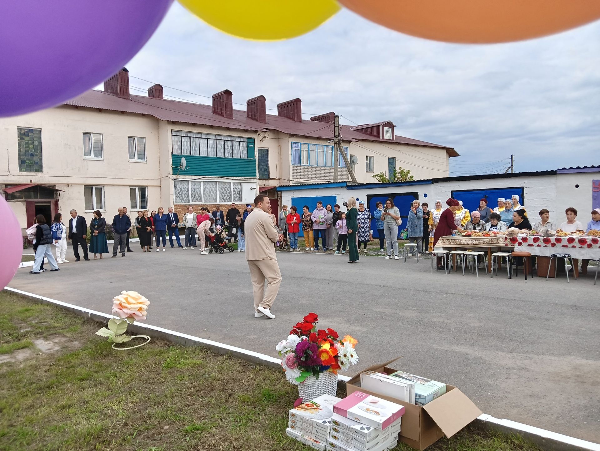 Улица дружбы и добрососедства                                                                                                      В Абсалямово отметили праздник улицы Советской