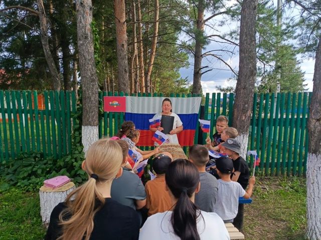 Три цвета праздника
