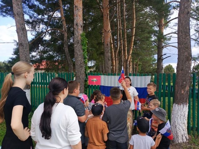 Три цвета праздника