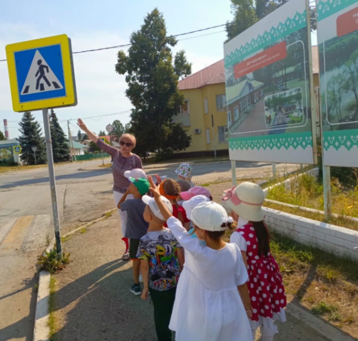 Дошкольники знакомятся с безопасностью дорожного движения