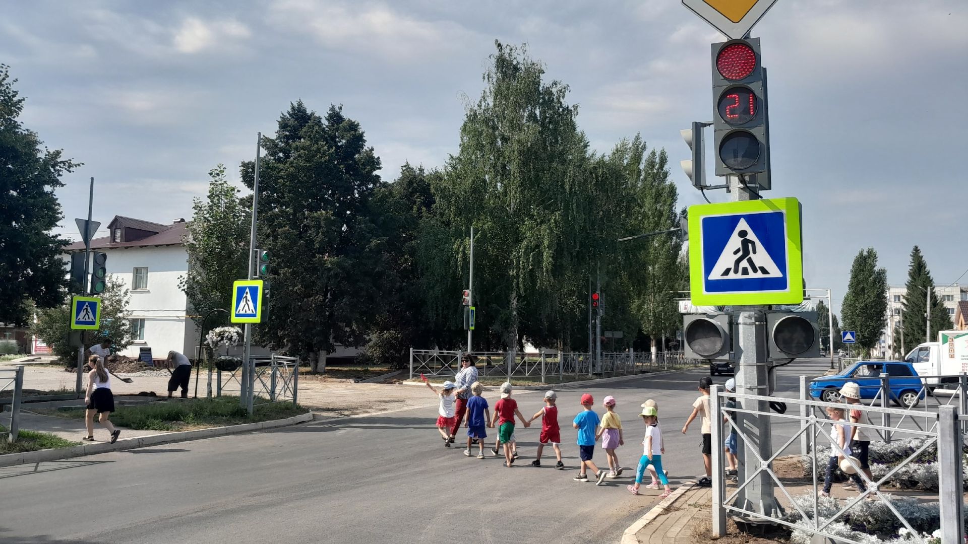 Дошкольники знакомятся с безопасностью дорожного движения