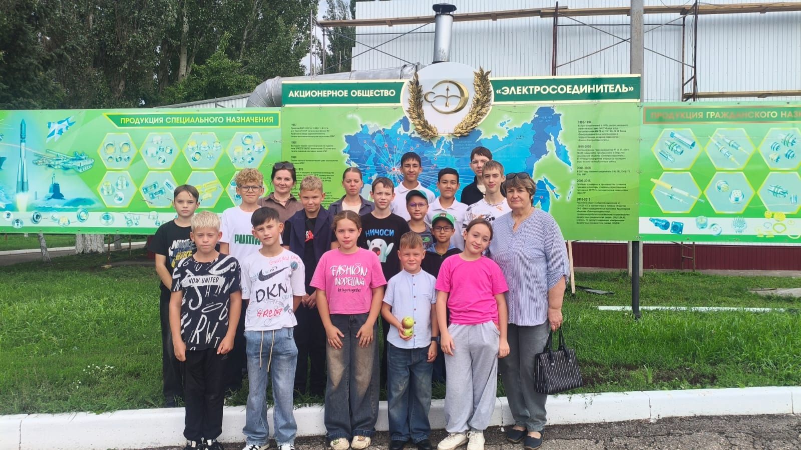 Юные жители Уруссу побывали в гостях на заводе «Электросоединитель»