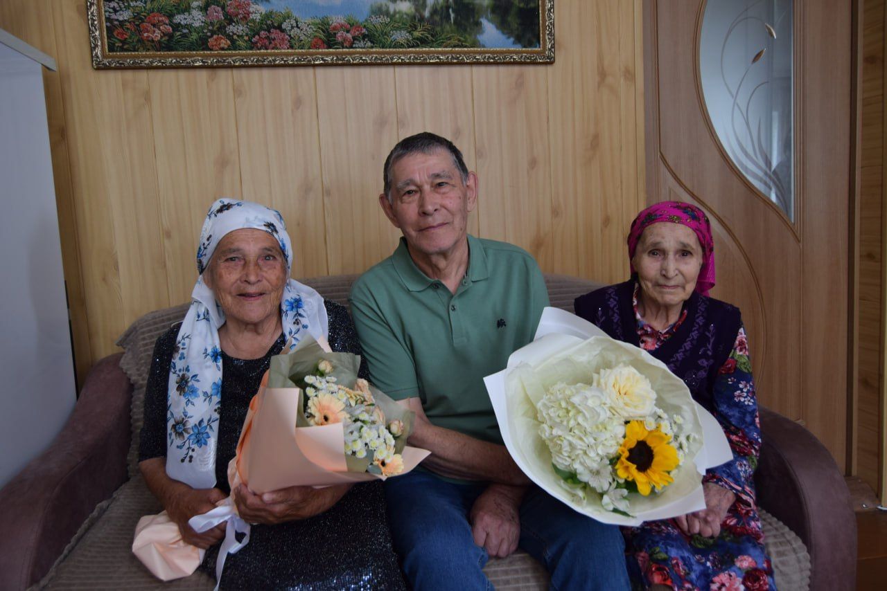 К ней тянулась вся родня