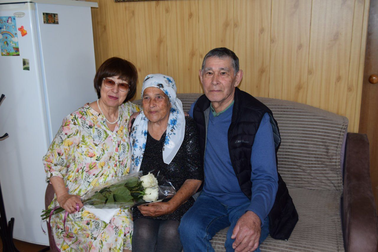 К ней тянулась вся родня