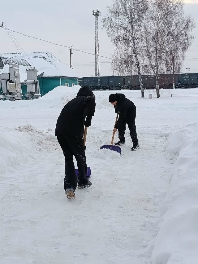 Школьники Уруссинской гимназии подарили пенсионерам тепло своих сердец