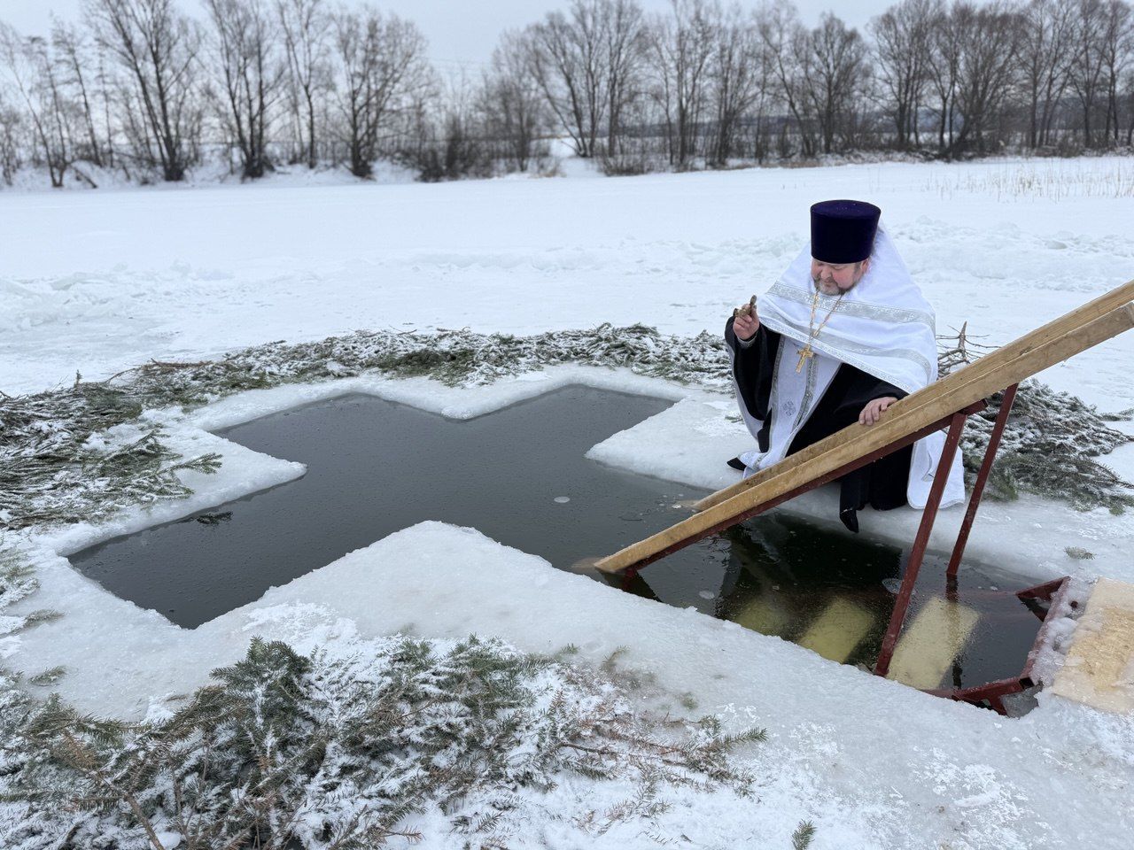 Ютазинцы окунулись в освященную воду с верой и бодростью духа