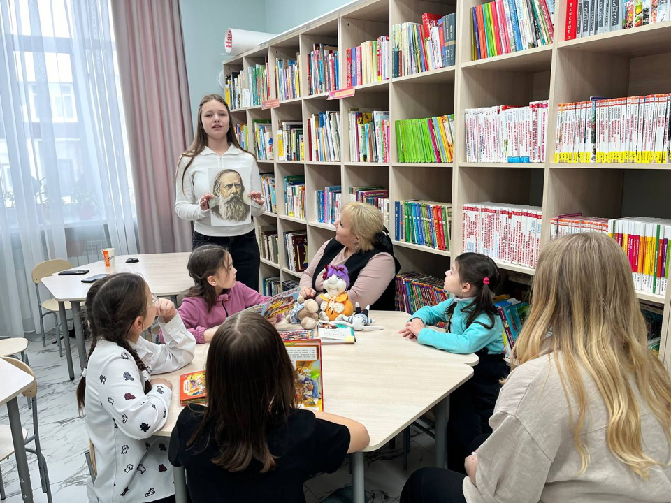 Литературный час «Летописец сатиры» для юных ораторов