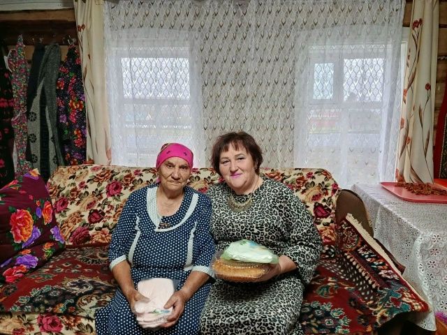 Праздник мудрости и доброты: поздравления на дому