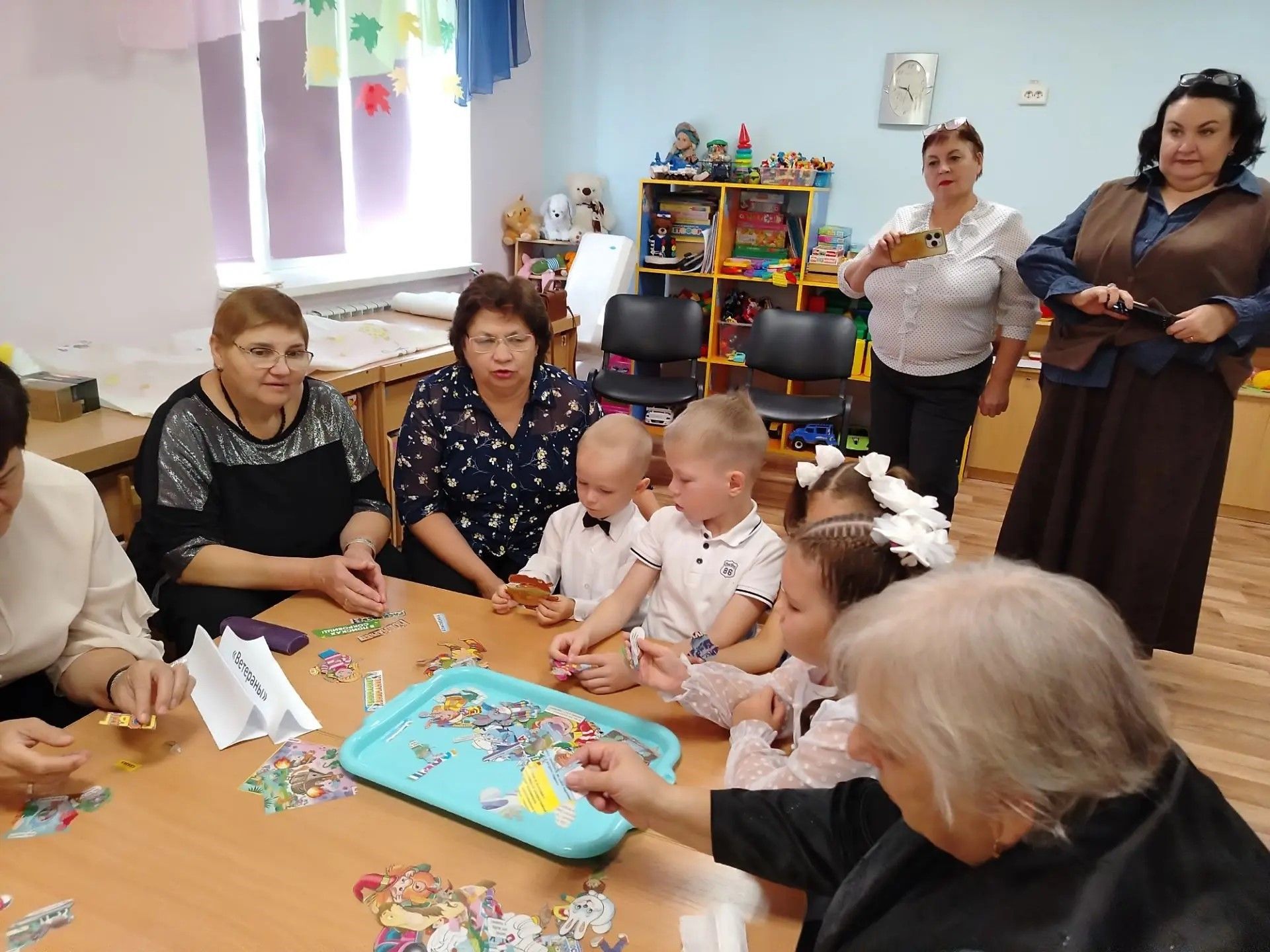 Мост поколений: от бумажных улыбок до «Дерева мудрости»