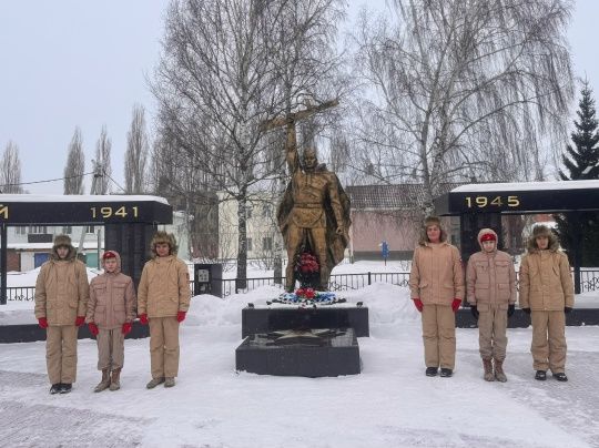У обелиска: юнармейцы района почтили память героев