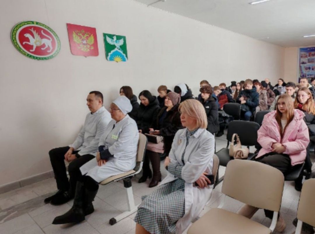 В Уруссинской ЦРБ прошла профориентационная лекция