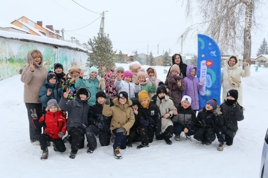 Зимние забавы согрели двор