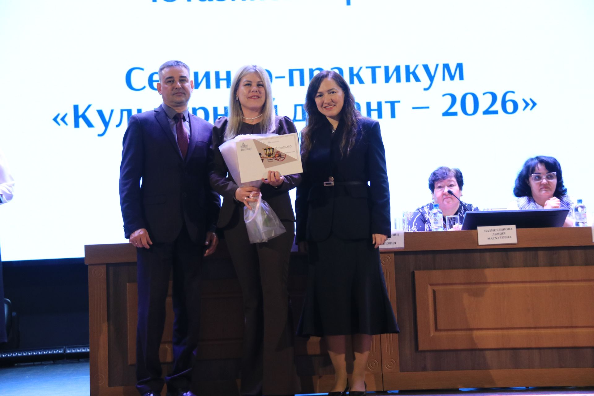 «Культурный десант» рукоплескал лучшим работникам отрасли