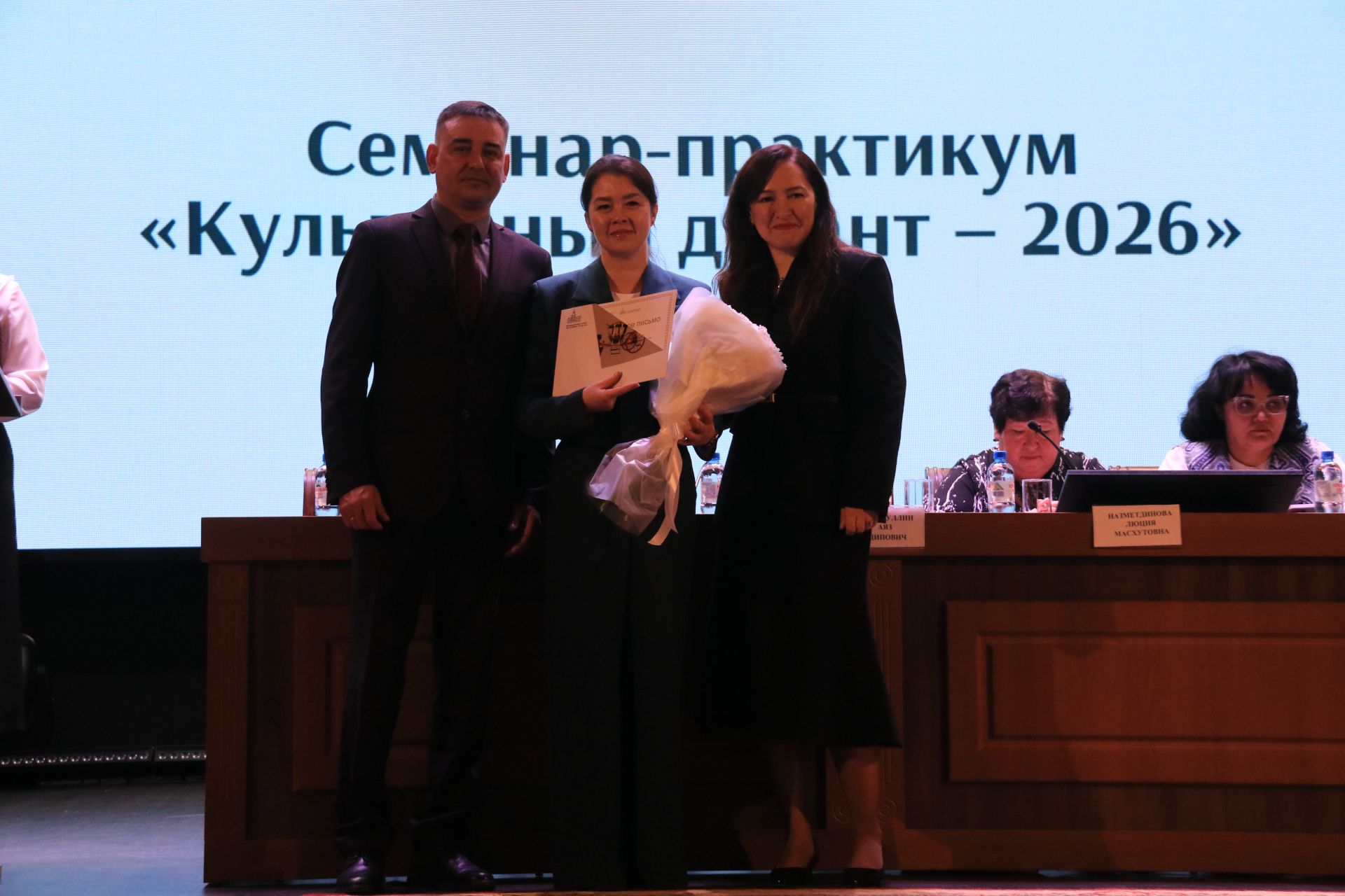 «Культурный десант» рукоплескал лучшим работникам отрасли