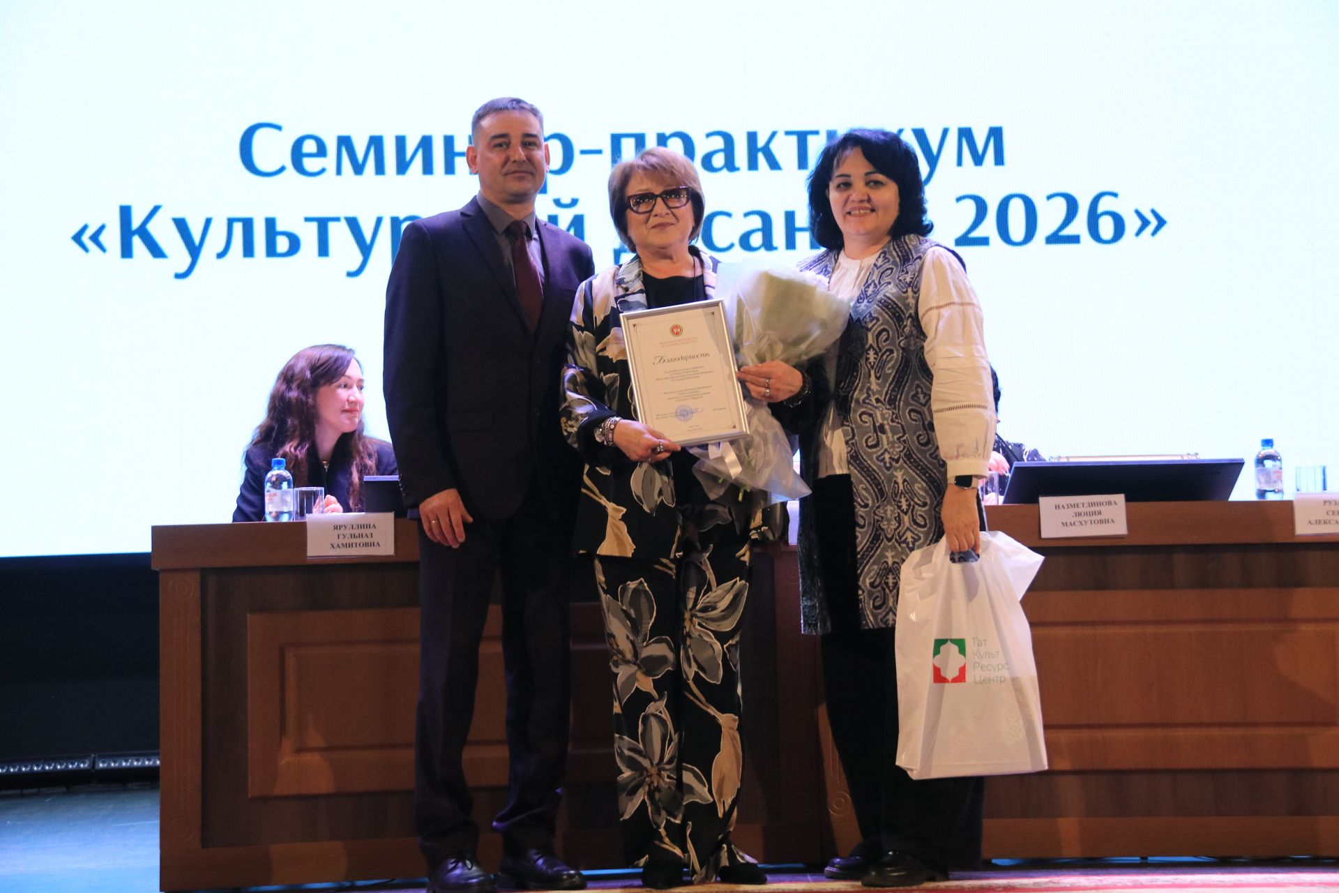 «Культурный десант» рукоплескал лучшим работникам отрасли