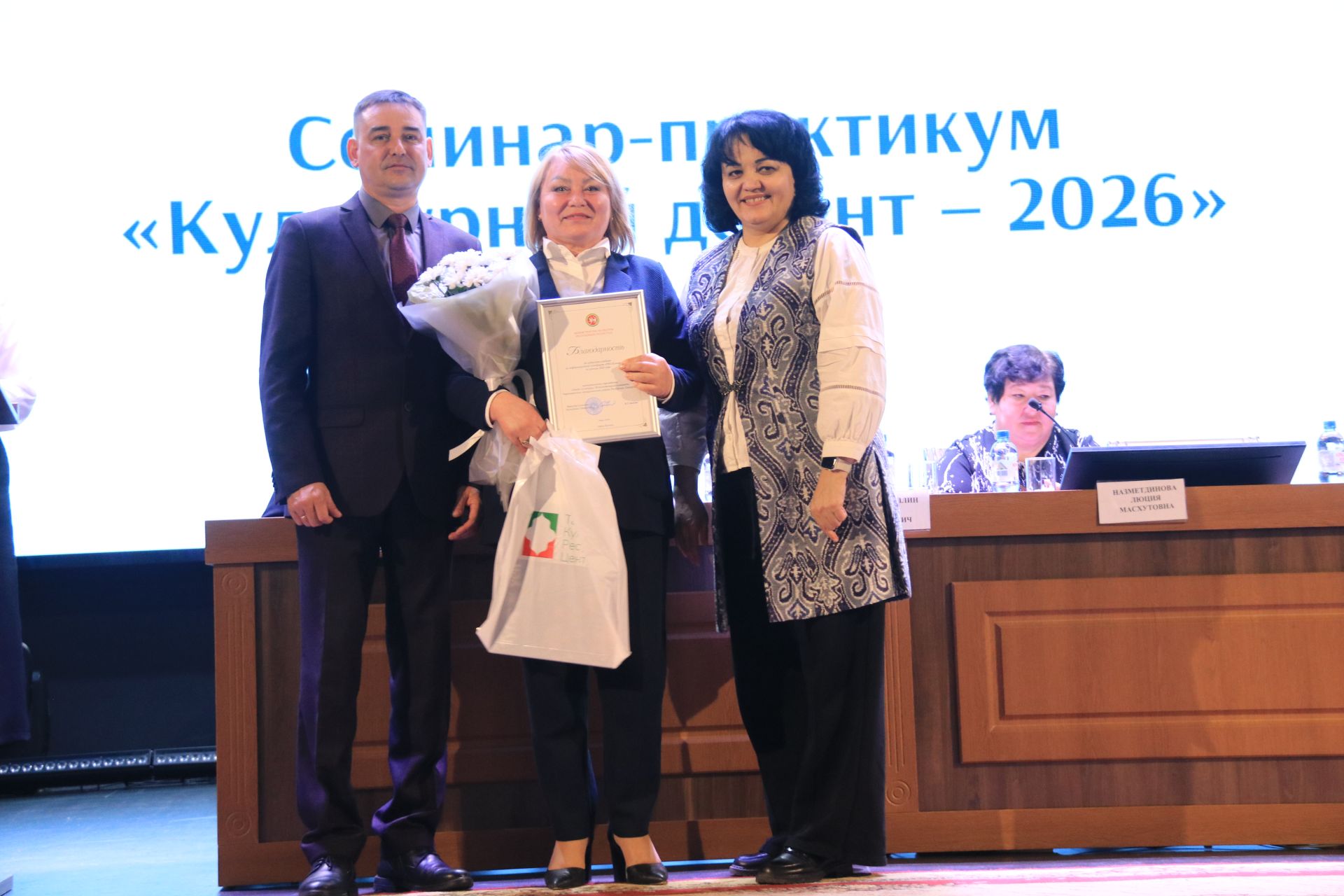 «Культурный десант» рукоплескал лучшим работникам отрасли