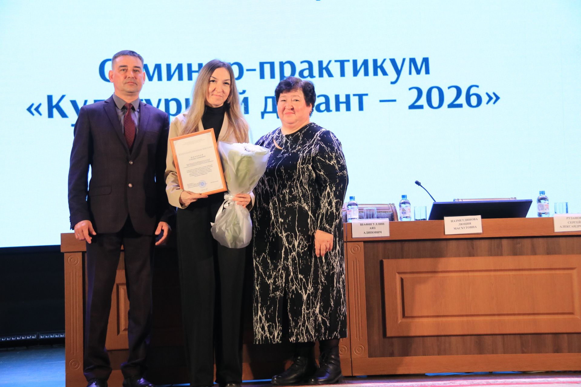 «Культурный десант» рукоплескал лучшим работникам отрасли