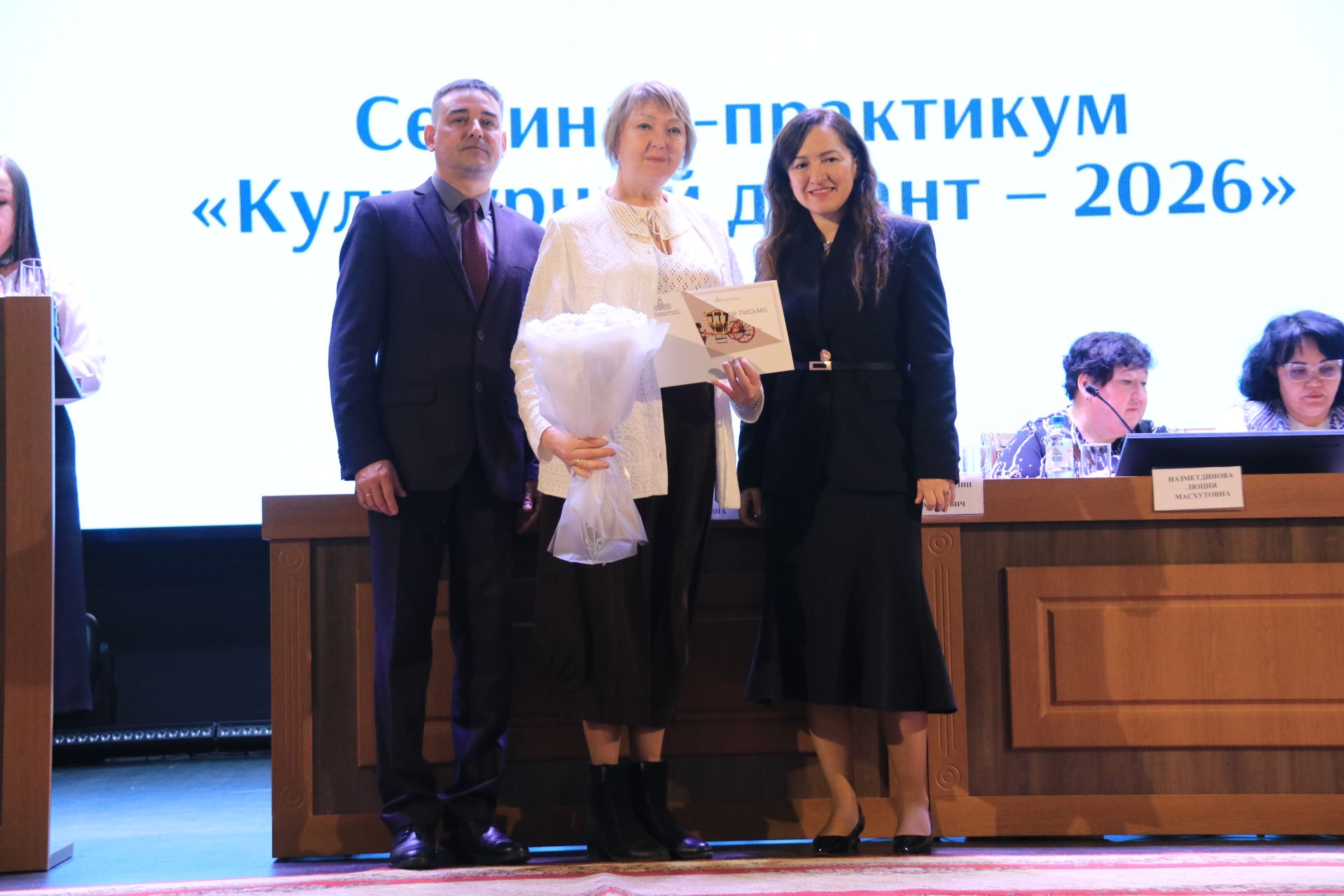 «Культурный десант» рукоплескал лучшим работникам отрасли