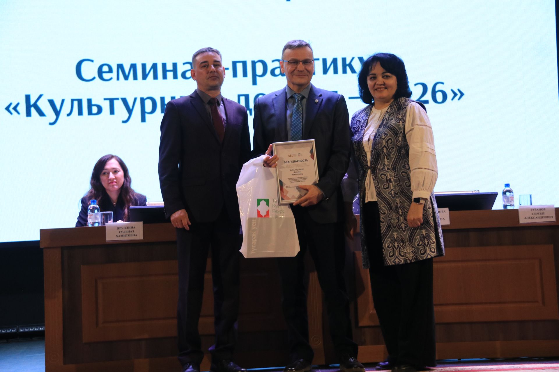 «Культурный десант» рукоплескал лучшим работникам отрасли
