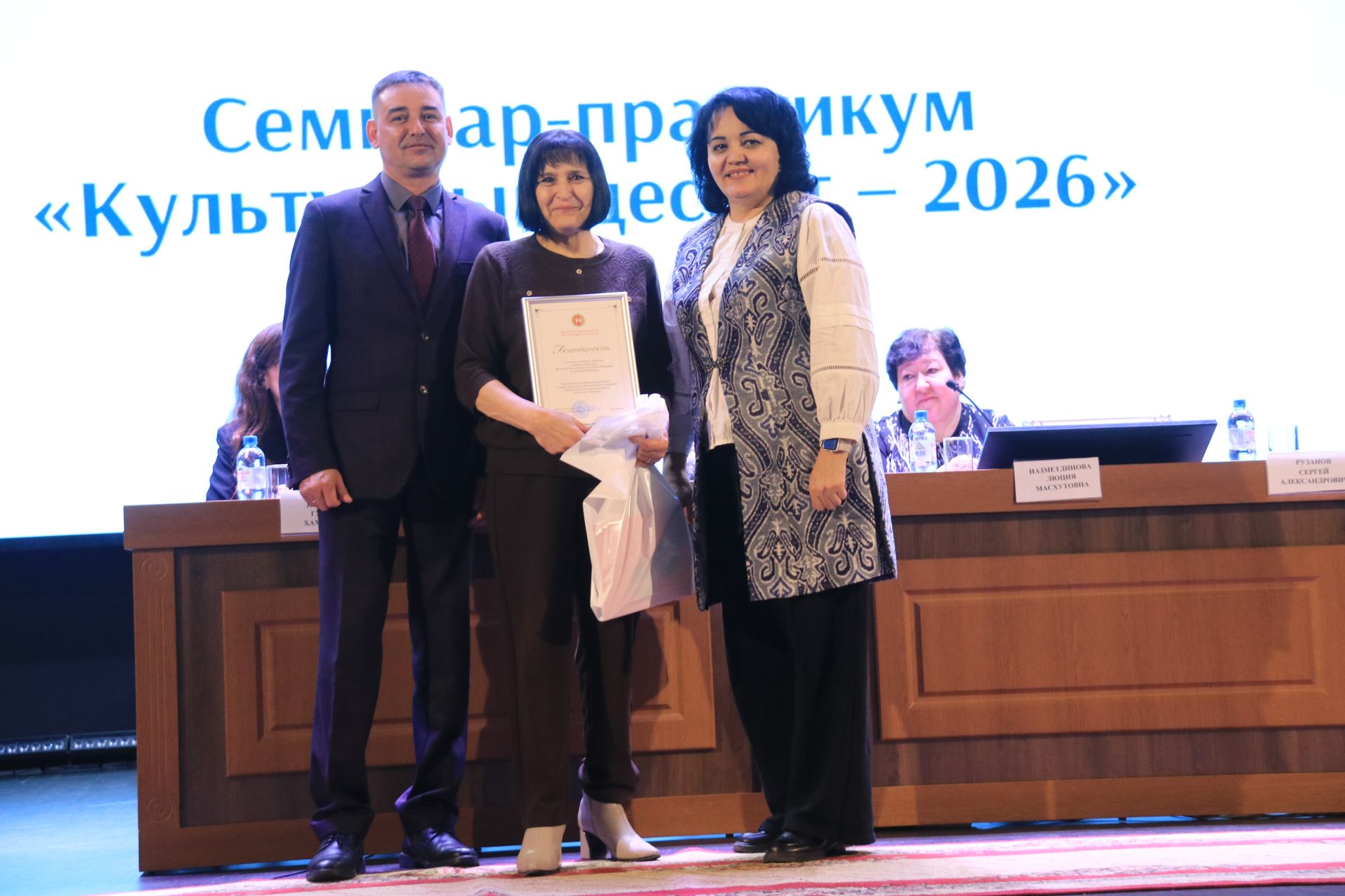 «Культурный десант» рукоплескал лучшим работникам отрасли