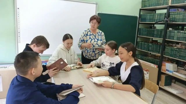 Весенняя симфония в книжных страницах