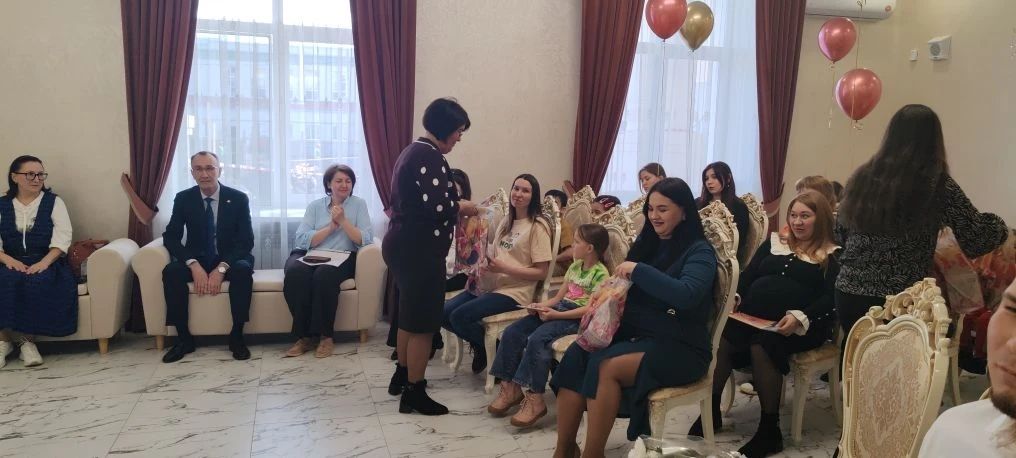 Йөкле хатын-кызлар көнендә — аналарга мәхәббәт белән