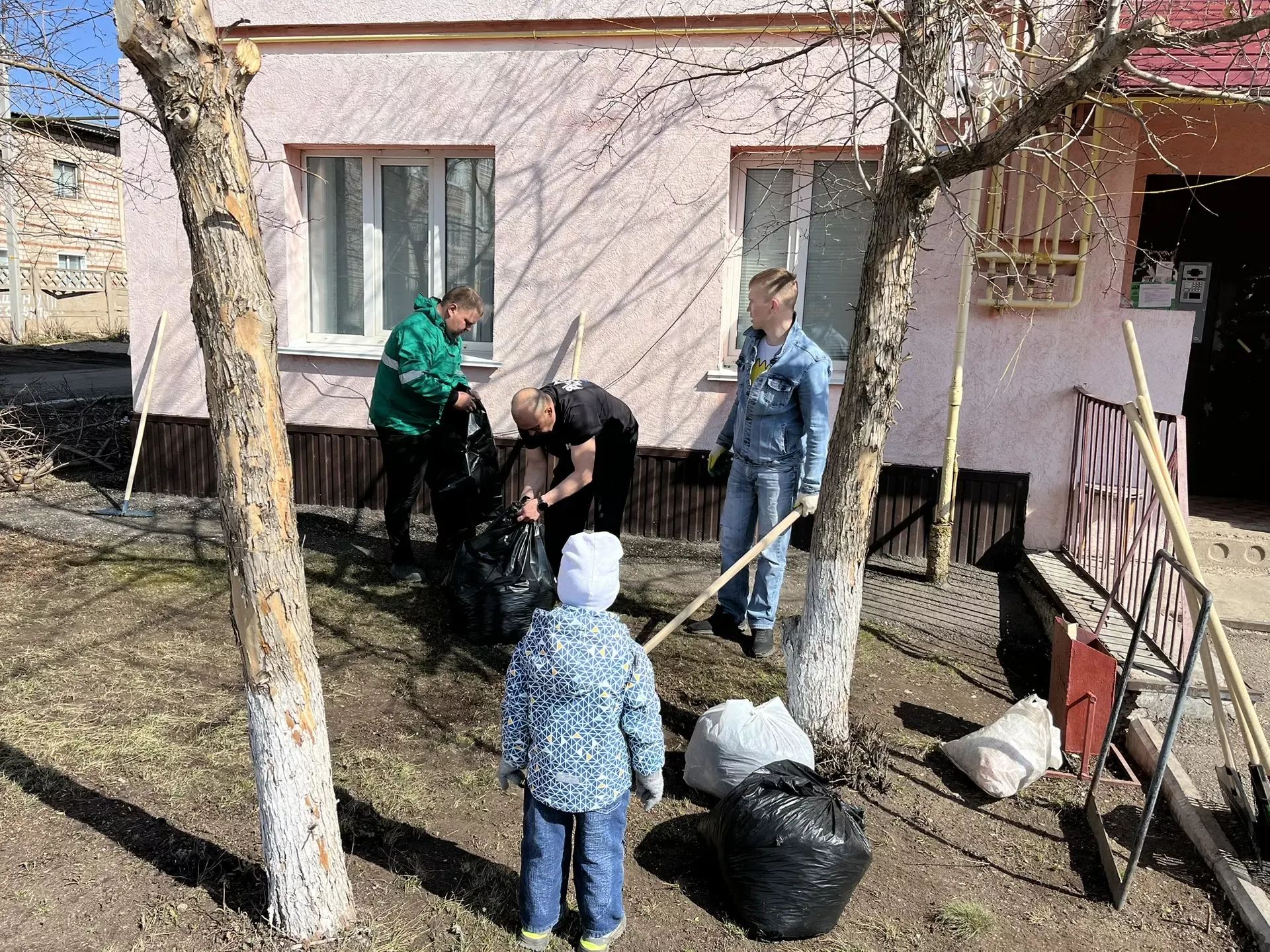 Чистота начинается с нас: как жители ТОС «Центральный» превратили свой двор в образец уюта