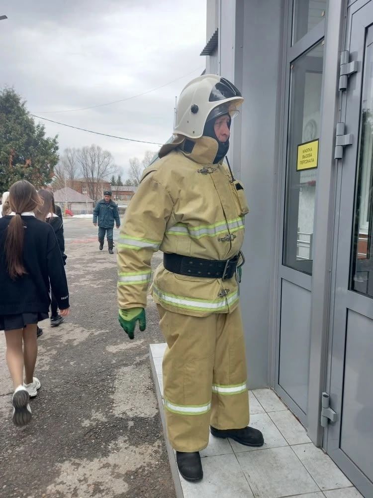 Безопасность превыше всего: в Ютазинской школе прошла учебная эвакуация