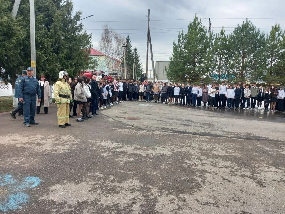 Безопасность превыше всего: в Ютазинской школе прошла учебная эвакуация