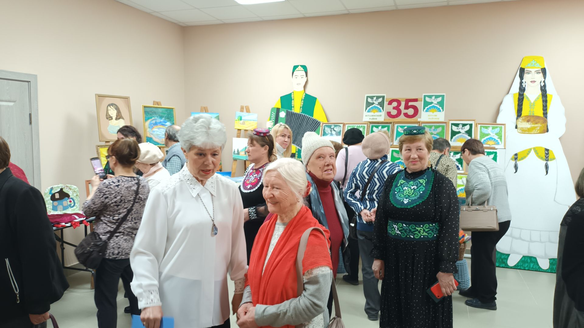 В Ютазинском районе открылась выставка «Чудеса рукотворные»
